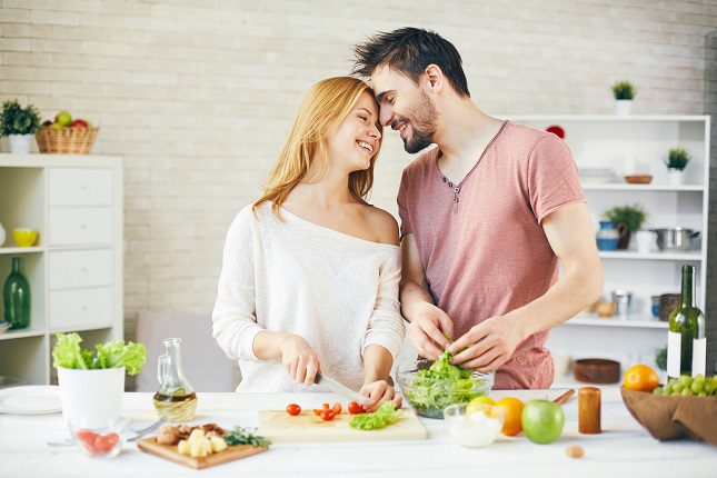 Existen aplicaciones para descargar en tu teléfono que te pueden dar ideas de recetas sencillas