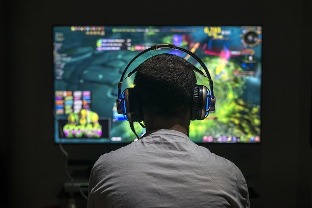 No se puede considerar como adicto a una persona que aunque jugando muchas horas al día