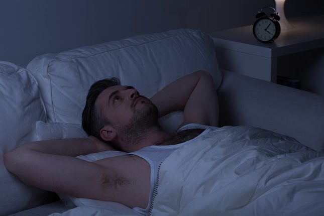 Llamamos dysania a un estado de conciencia en el que la persona está despierta pero su cuerpo se resiste a levantarse