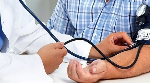 Alimentos que debes evitar si sufres hipertensión