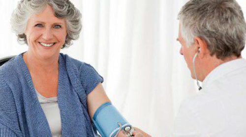 He pasado la menopausia, ¿qué aspectos de mi salud debo cuidar?