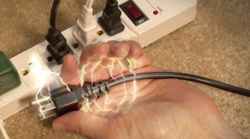 ¿Cómo actuar ante una descarga eléctrica en casa?