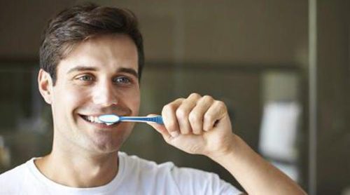 Por qué se caen los dientes