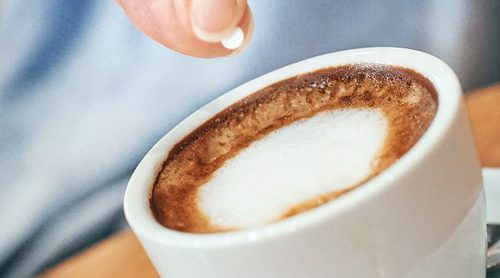 ¿Es saludable usar edulcorante en las bebidas?