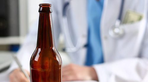 ¿Es saludable el consumo moderado de alcohol?
