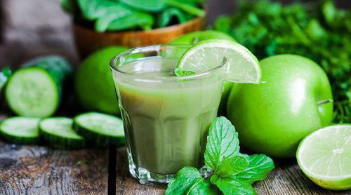 Bebidas que te ayudarán a combatir la hinchazón de vientre