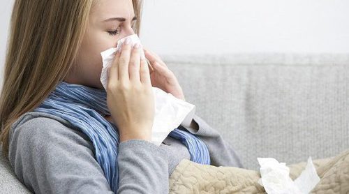 En qué se diferencian la gripe y el resfriado