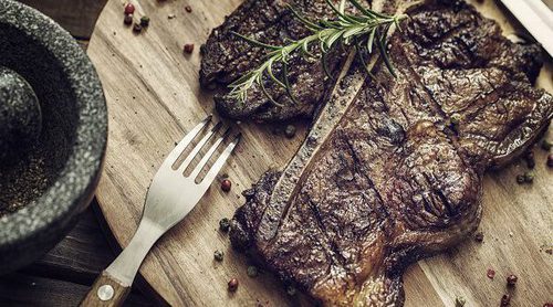 ¿Podrías vivir sólo alimentándote de carne?