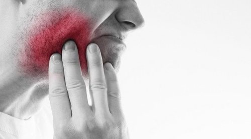 Qué es un absceso en la encía