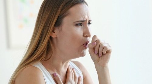 Tos con sangre: cuándo es una emergencia