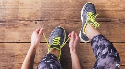 Consejos de vestimenta para correr mejor: ropa que NO debes usar