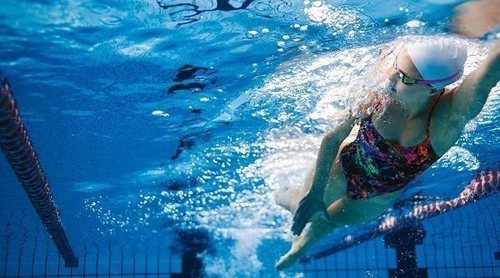 Problemas en las rodillas y la natación, ¿es peor el remedio que la enfermedad?